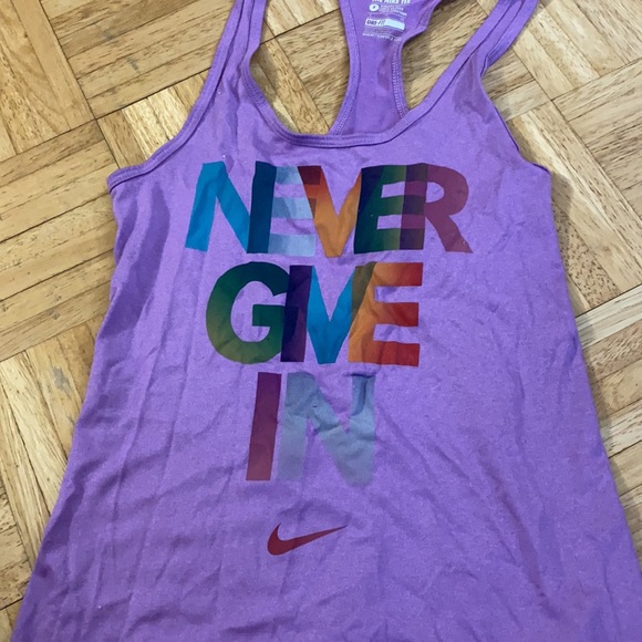 Set of 3 Nike Tank Tops - Picture 4 of 8